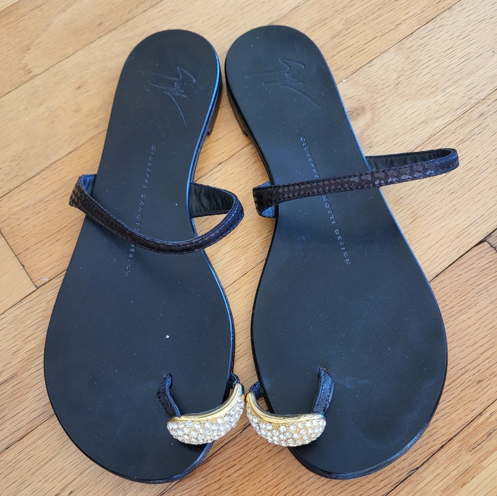 Giuseppe zanotti one toe sandals